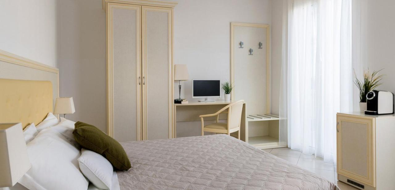 Residence Suite Smeraldo リッチョーネ エクステリア 写真