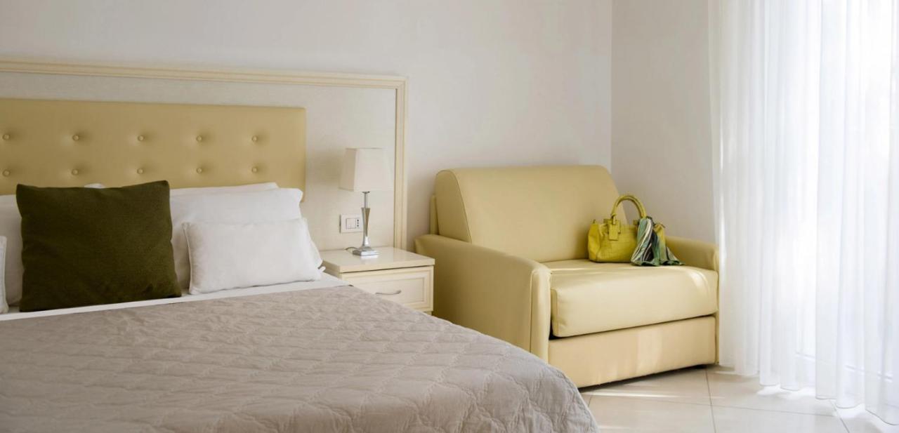 Residence Suite Smeraldo リッチョーネ エクステリア 写真