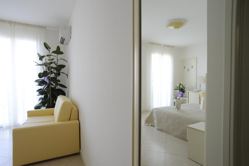 Residence Suite Smeraldo リッチョーネ 部屋 写真