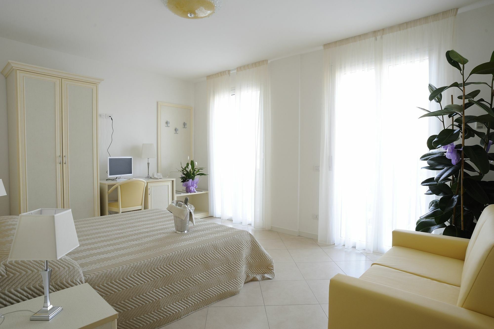 Residence Suite Smeraldo リッチョーネ エクステリア 写真